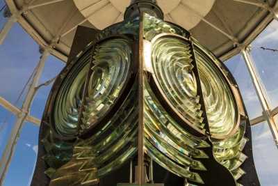 Antiche lanterne e meravigliosi panorami: visita al Faro di Bari, il "guardiano del mare"